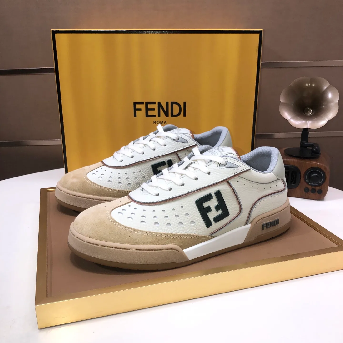 Men's men's shoes 💰600💰 Fendi 2023 latest couple model 🔥 Many 💑 stars have the same style FD match Original one-to-one replica Designer Kim Jones's first sneaker fendi match and Donkey brand Trainer basketball sneakers Material: Original silk leather Lining: Breathable mesh Packaging: Original 1:1 matching high-end packaging Size: Female 35-40 Male 38-44 (45 46. Custom-made (no return or exchange)